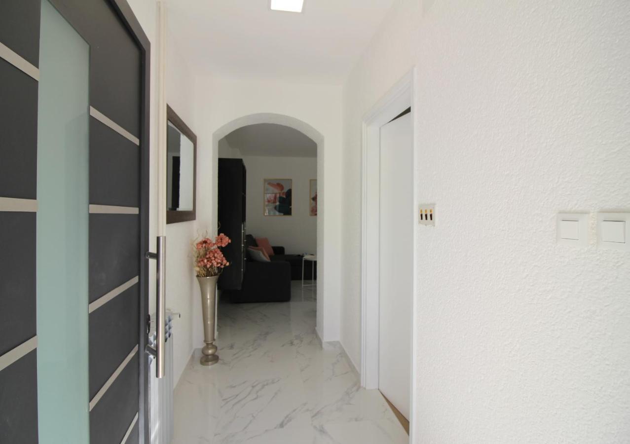 Modern Apartment Sabina With Nice Garden Poreč Exterior foto