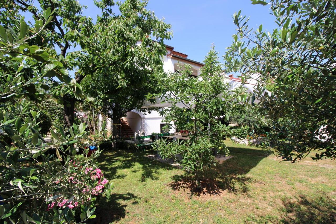 Modern Apartment Sabina With Nice Garden Poreč Exterior foto