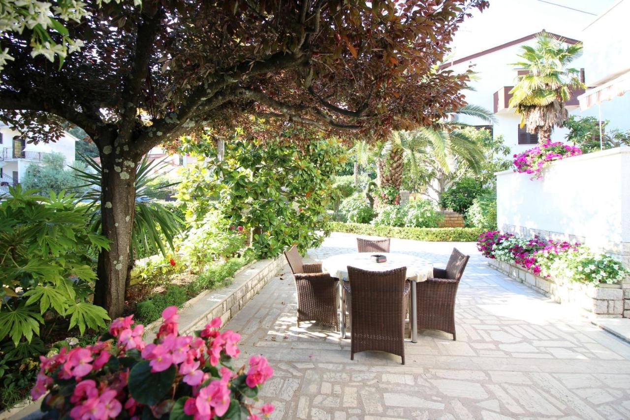 Modern Apartment Sabina With Nice Garden Poreč Exterior foto