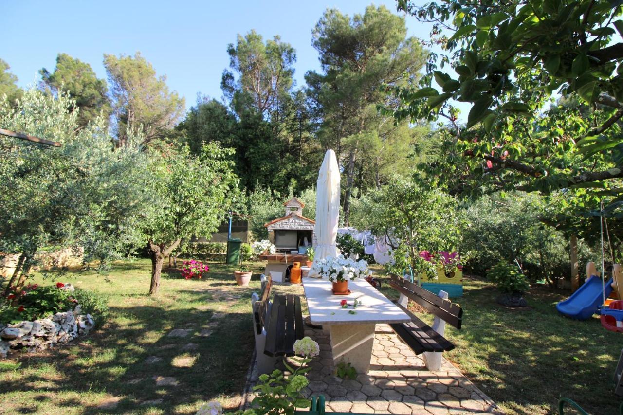 Modern Apartment Sabina With Nice Garden Poreč Exterior foto