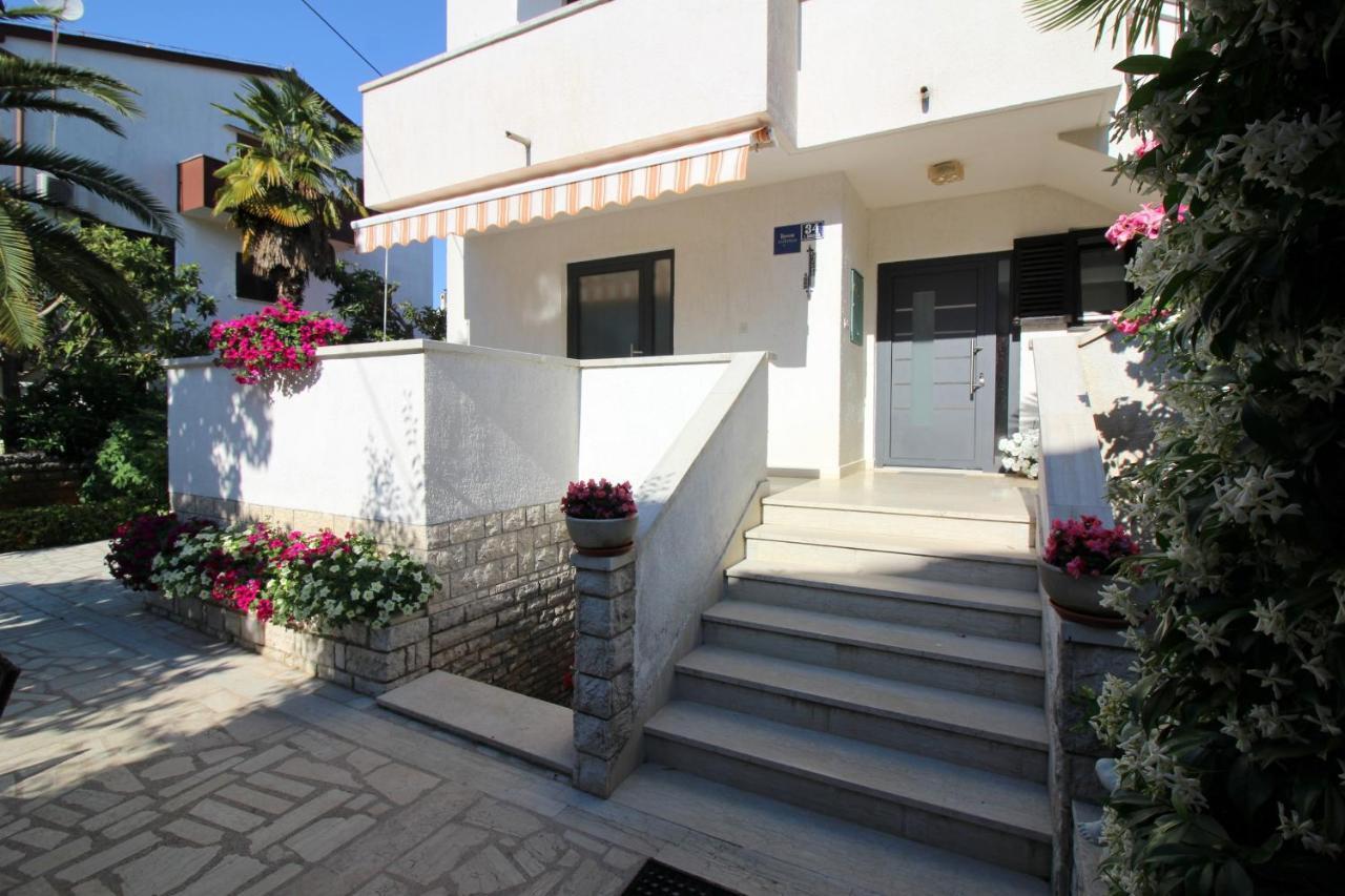 Modern Apartment Sabina With Nice Garden Poreč Exterior foto